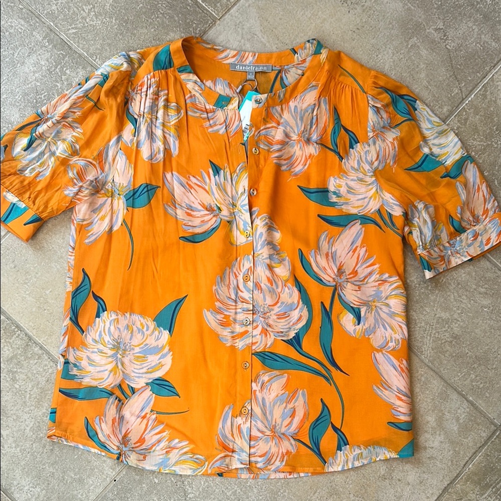 Daniel Rainn Orange Floral Blouse so perfect for summer and spring!